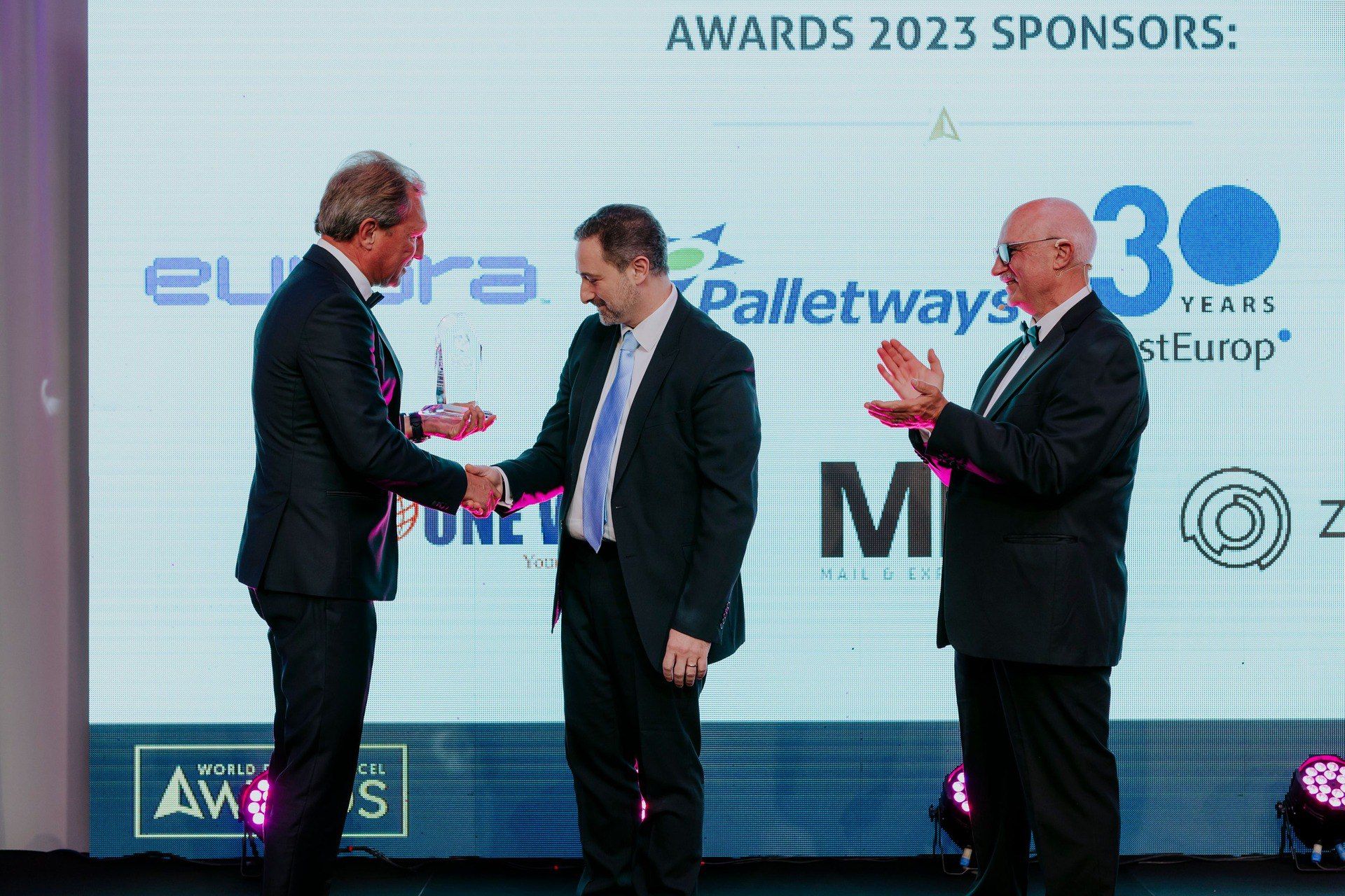 Одразу три відзнаки: Укрпошта стала тріумфаторкою премії World Post & Parcel Awards–2023