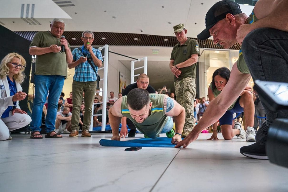 У Харкові старший лейтенант ЗСУ встановив рекорд Гіннеса