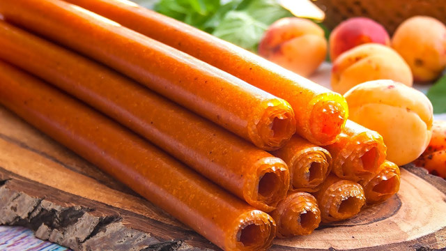 Ви більше не захочете магазинних солодощів: як приготувати абрикосову пастилу - фото 526870