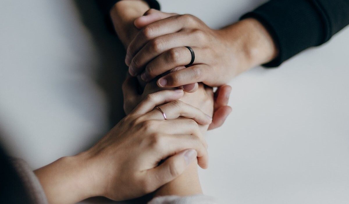 Як підтримати та заспокоїти близьких у ці непрості часи: дієві поради