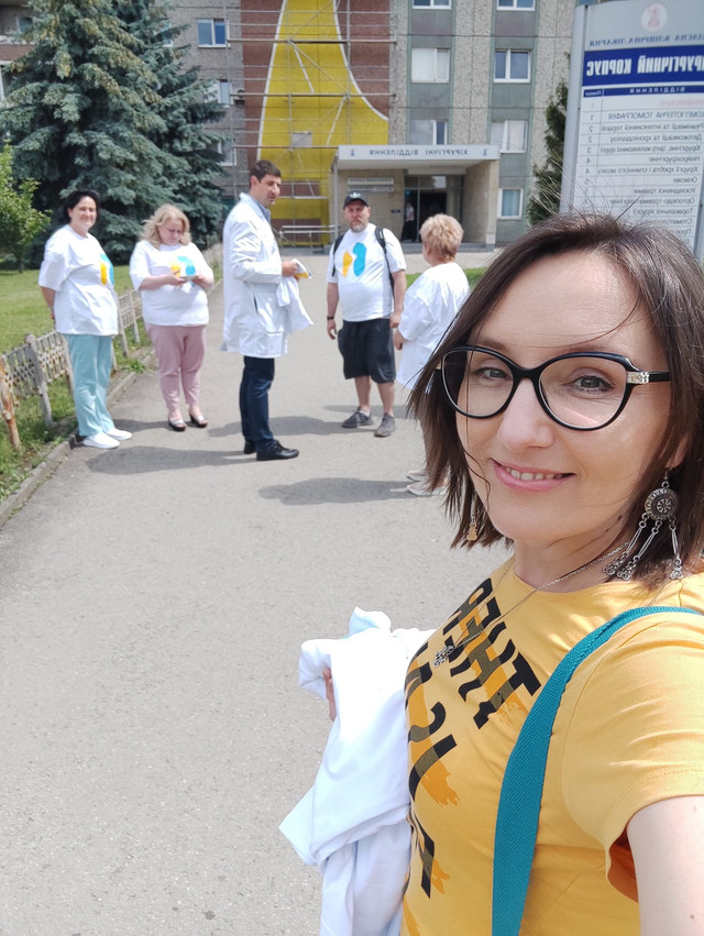 На стіні лікарні Івано-Франківська з'явився потужний мурал - фото 527146