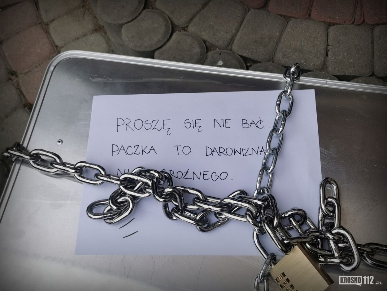 У Польщі у сиротинець підкинули скриню, повну солодощів і грошей – фото