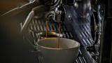 Кавові крики: в Індонезії встановили апарат, який видає безплатну каву