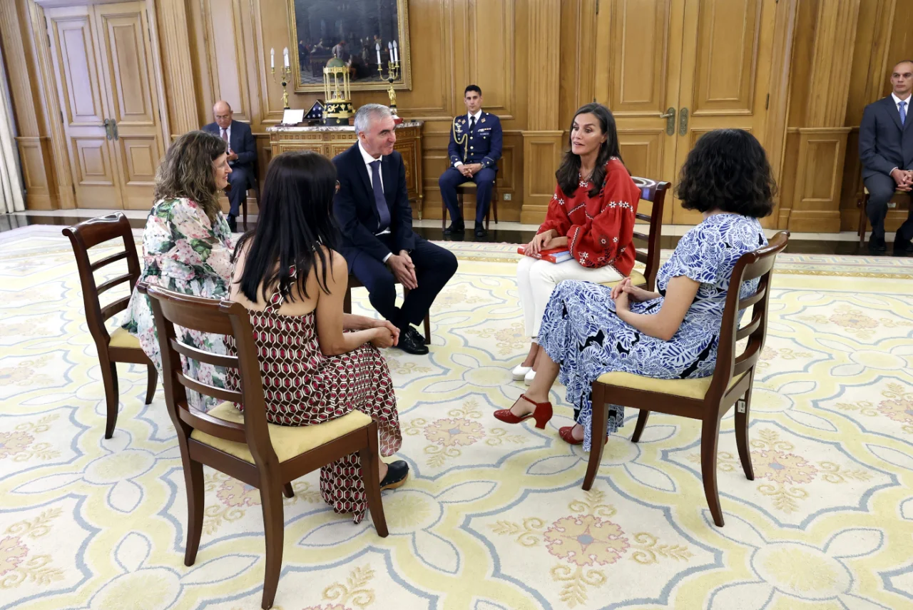Королева Іспанії Летиція з’явилася на публіці у вишиванці від українського бренду – фото