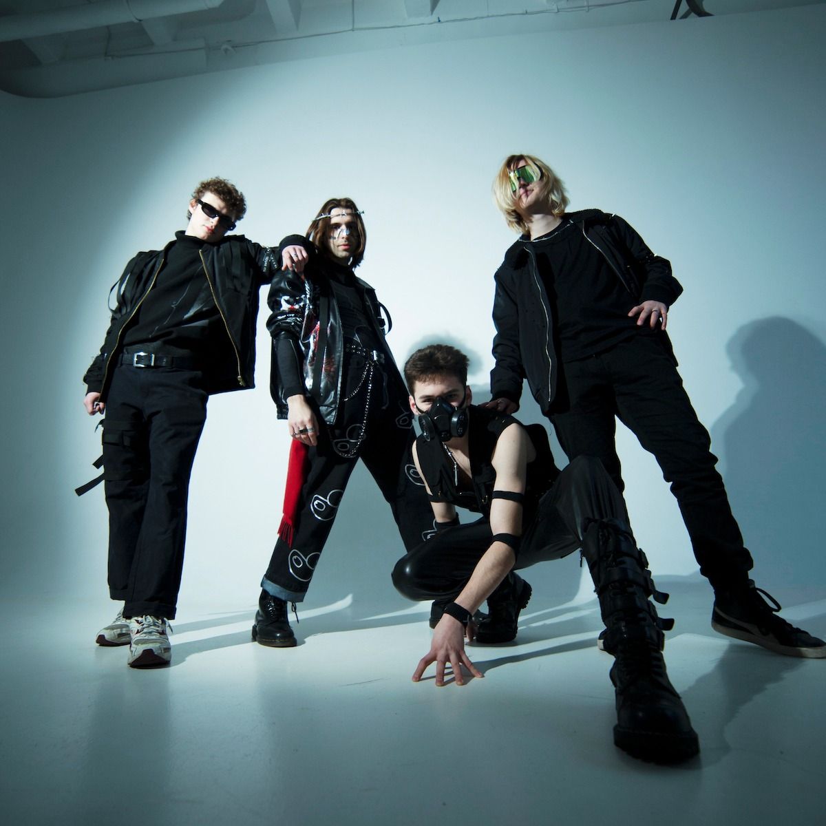 Тіні минулого та "прощавай легке життя" у новому драйвовому відео від гурту "Мій конфлікт"