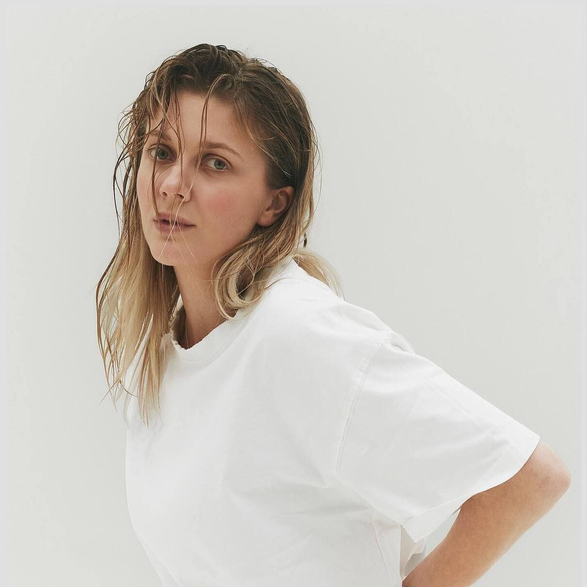 "Цінувати життя": співачка KOLA довела до сліз щирим кліпом про головне