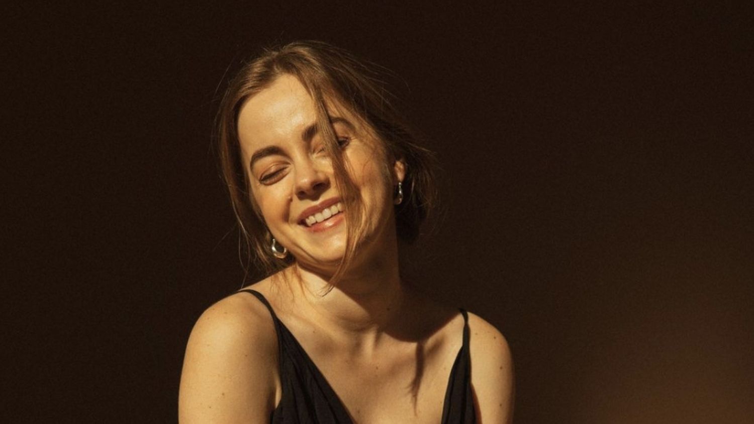 Софія Лешишак презентувала дебютний авторський трек 