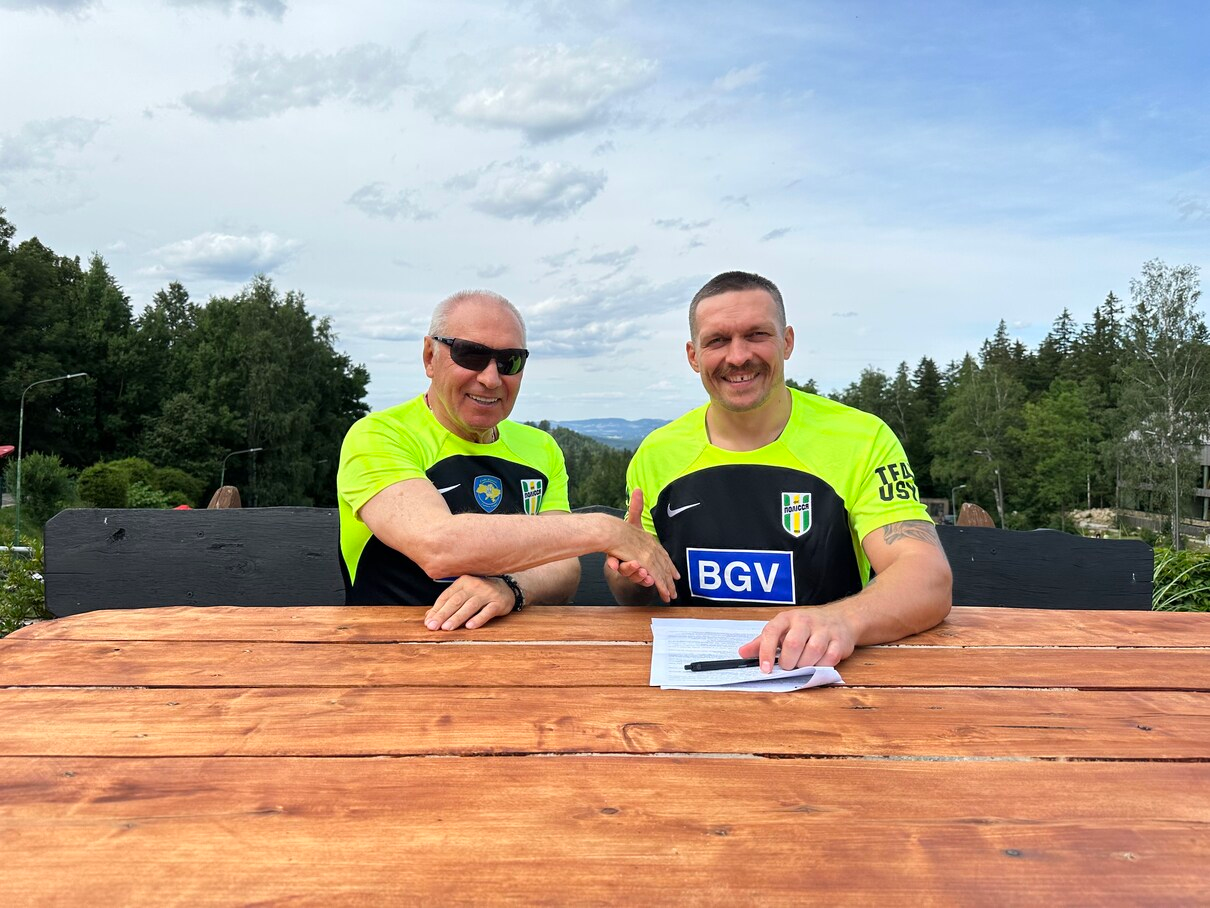 Олександр Усик став професійним футболістом – він підписав контракт із клубом УПЛ