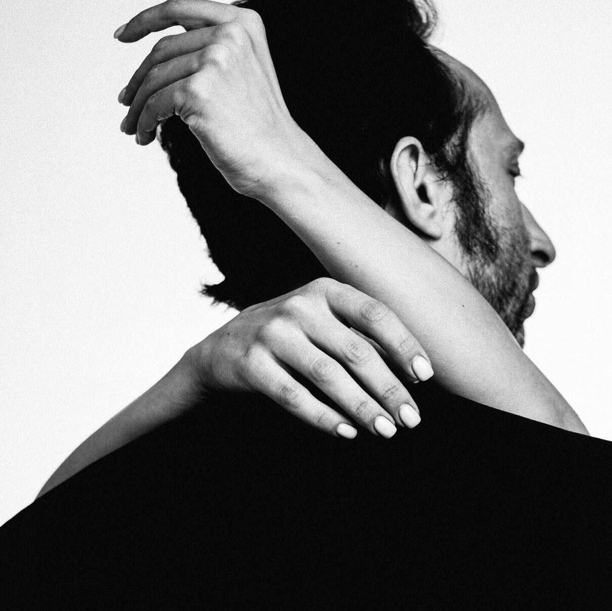 Слухайте нову пісню Міші Крупіна  "Фам фаталь" про фатальних жінок та фемінізм