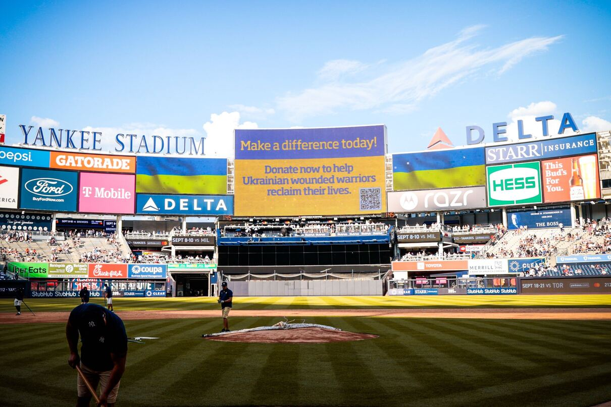 Американська бейсбольна команда New York Yankees підтримала українських захисників – фото