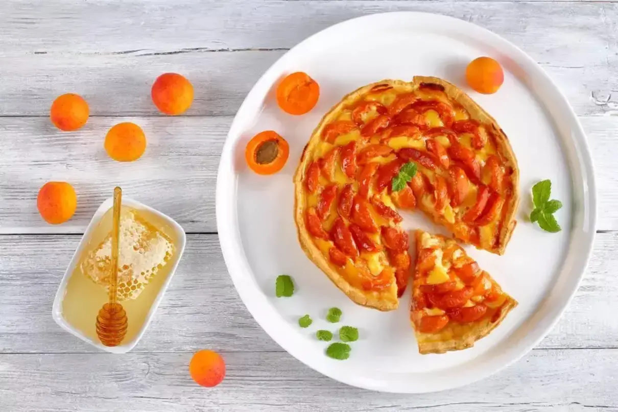 Апетитний абрикосовий пиріг: рецепт французької бабусі