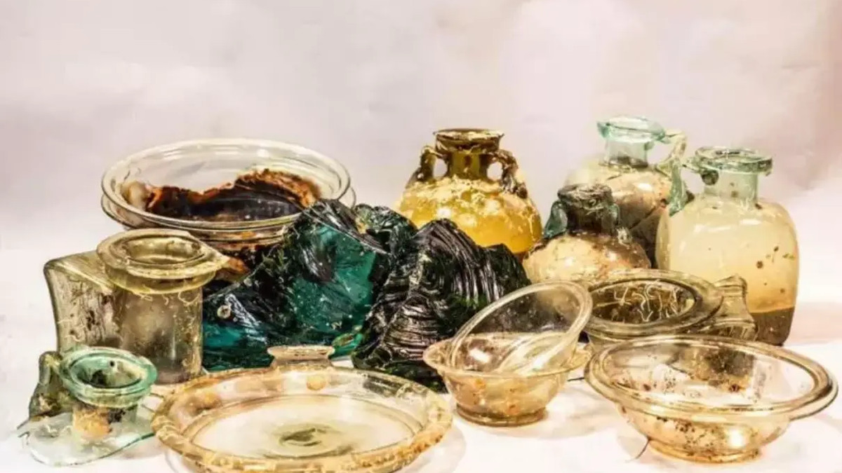 Скляний посуд, якому 2 тисячі років - фото 1