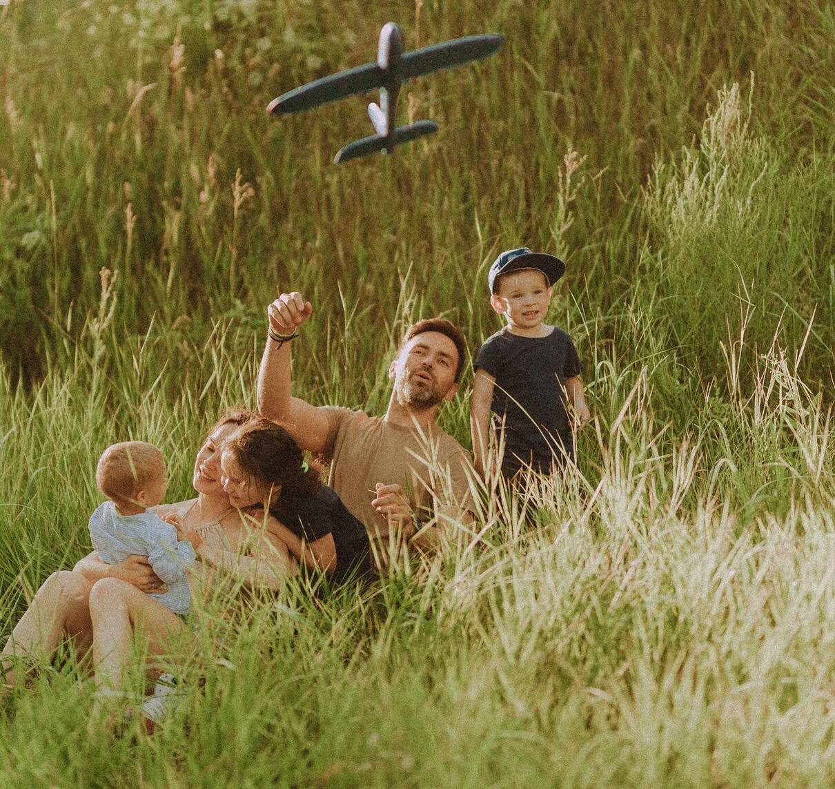 Нарешті вдома: Тимур Мірошниченко показав перше фото з усиновленим сином