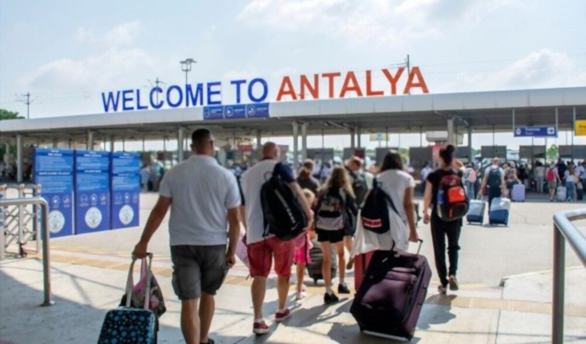 У Туреччині російські туристи намагалися вкрасти з готелю 35 кг їжі