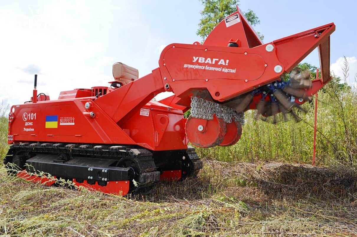 Дивіться, як працює машина механізованого розмінування з дистанційним керуванням