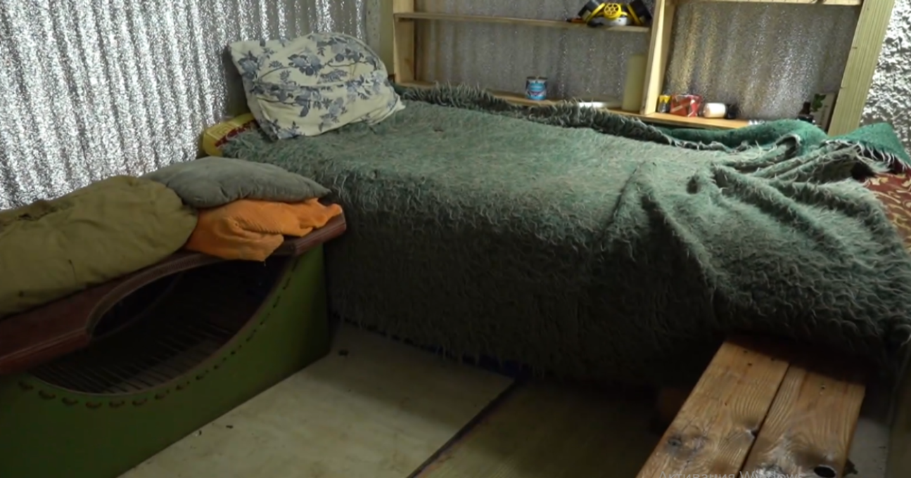 Пенсіонер облаштував домашній бункер - фото 1