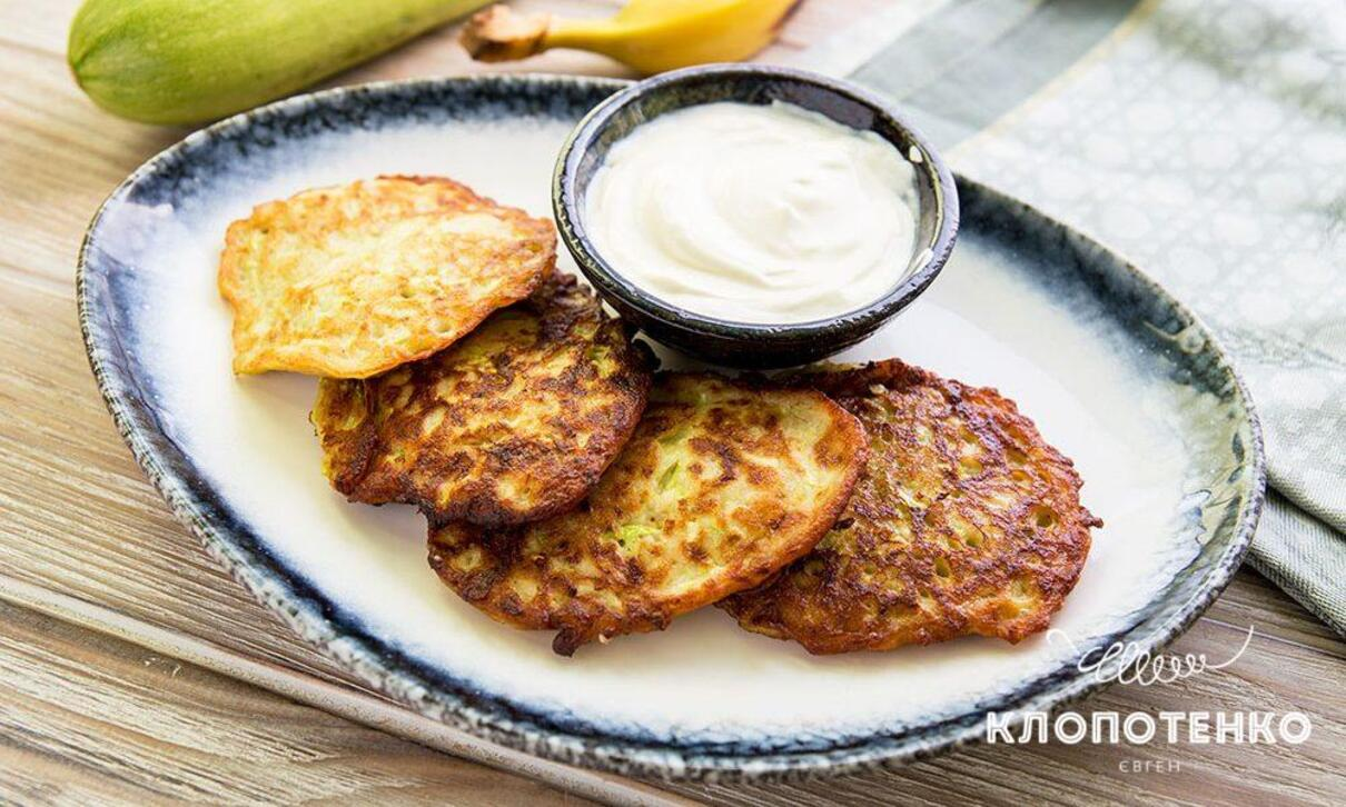 Записуйте рецепт оладок із кабачків з бананом від Євгена Клопотенка