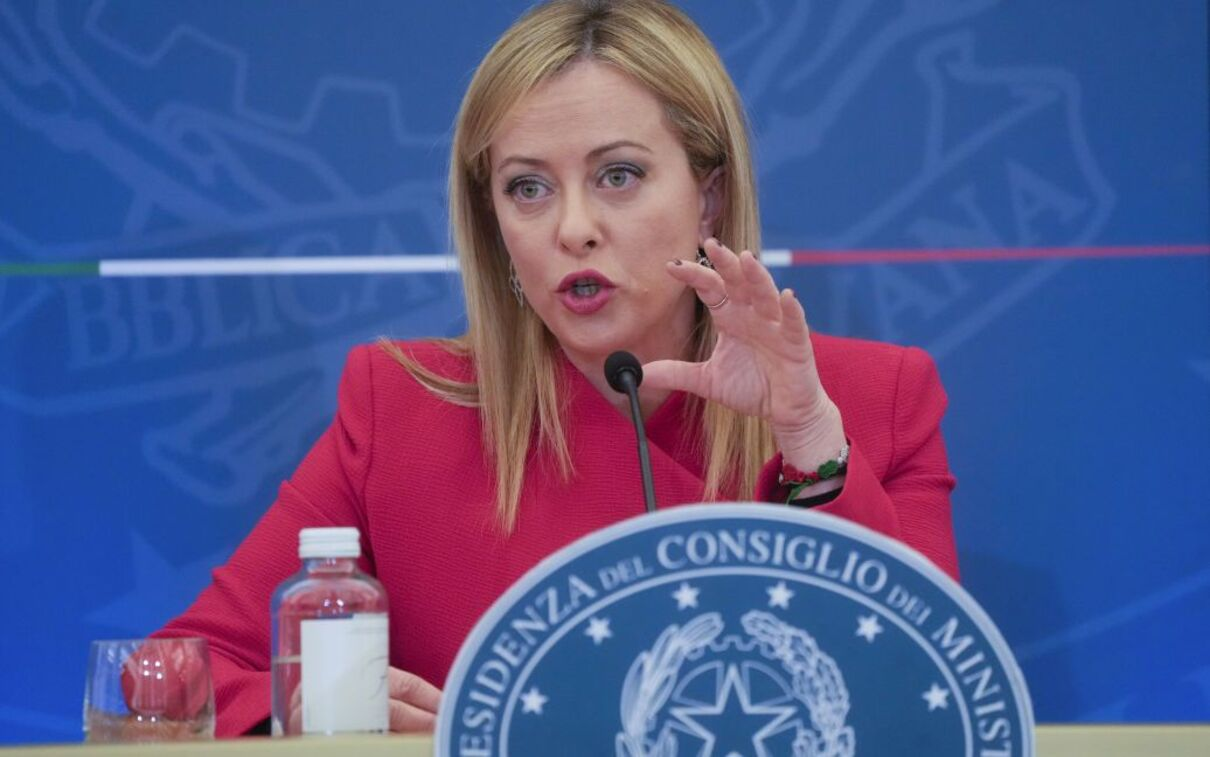 В Албанії італійські туристи втекли з ресторану – за вечерею платив посол країни