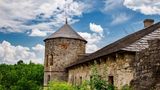 Читайте, де в Україні можна заночувати в справжньому замку