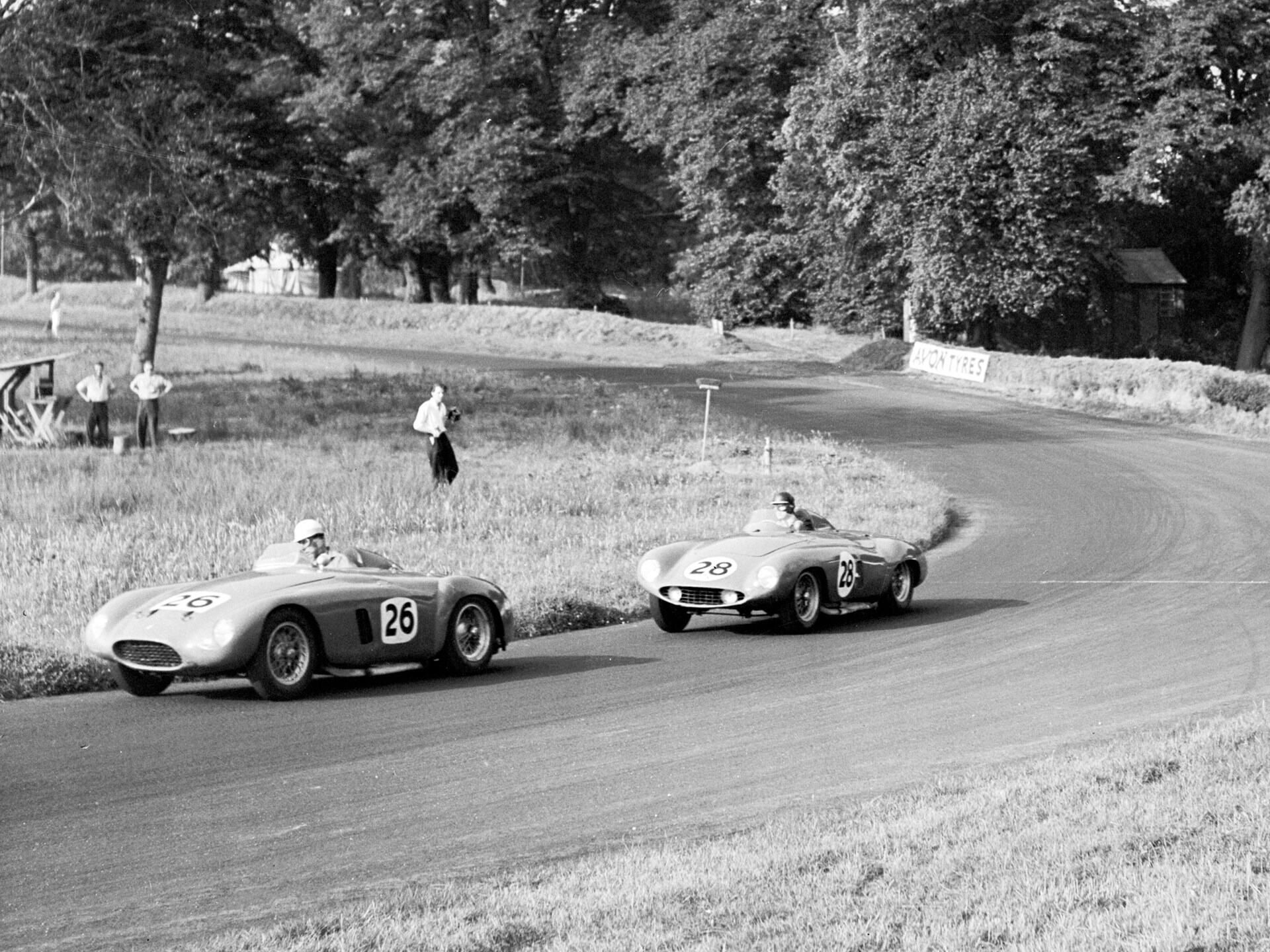 Справжня легенда: з молотка за майже 2 мільйони доларів пустили старий гоночний Ferrari