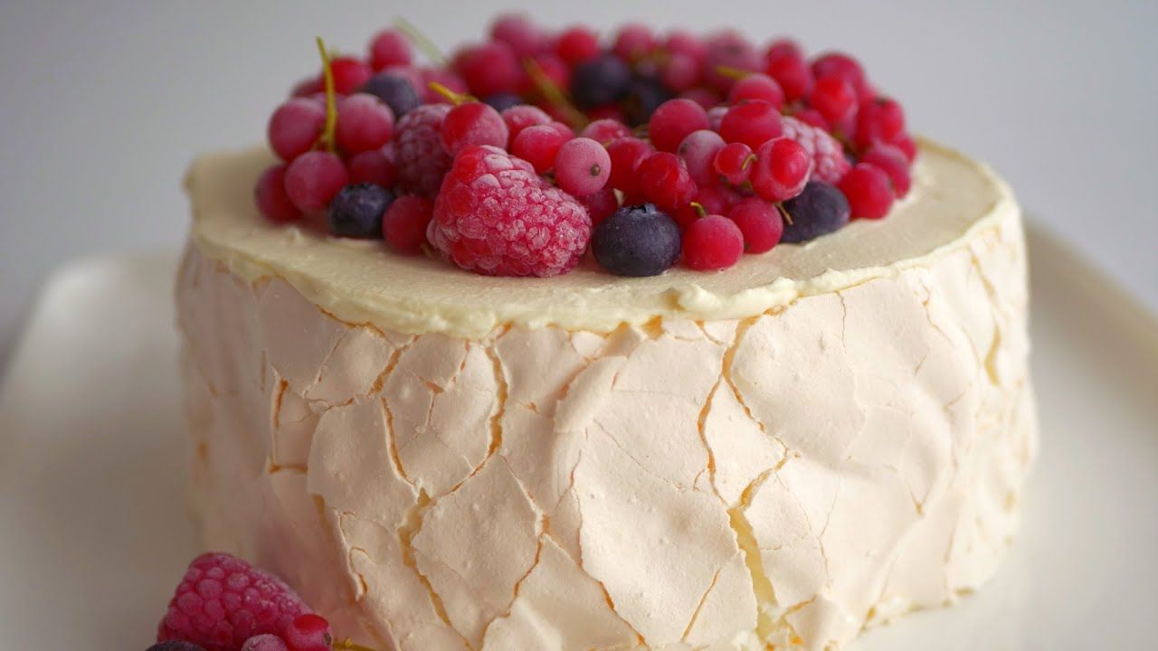 Готуємо меренговий торт з масляним кремом та ягодами разом з Лізою Глінською
