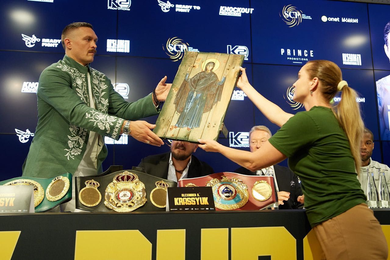 Перед важливим боєм наші захисники подарували Усику ікону: вона дуже символічна