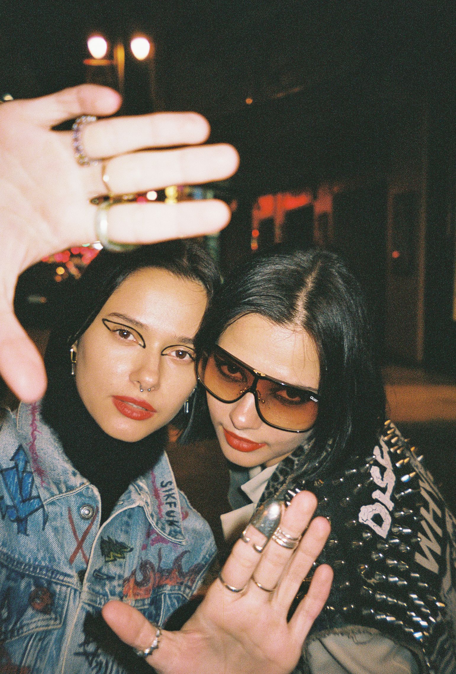 Британський дует Bloom Twins присвятив українцям новий кліп Drunk & Loud