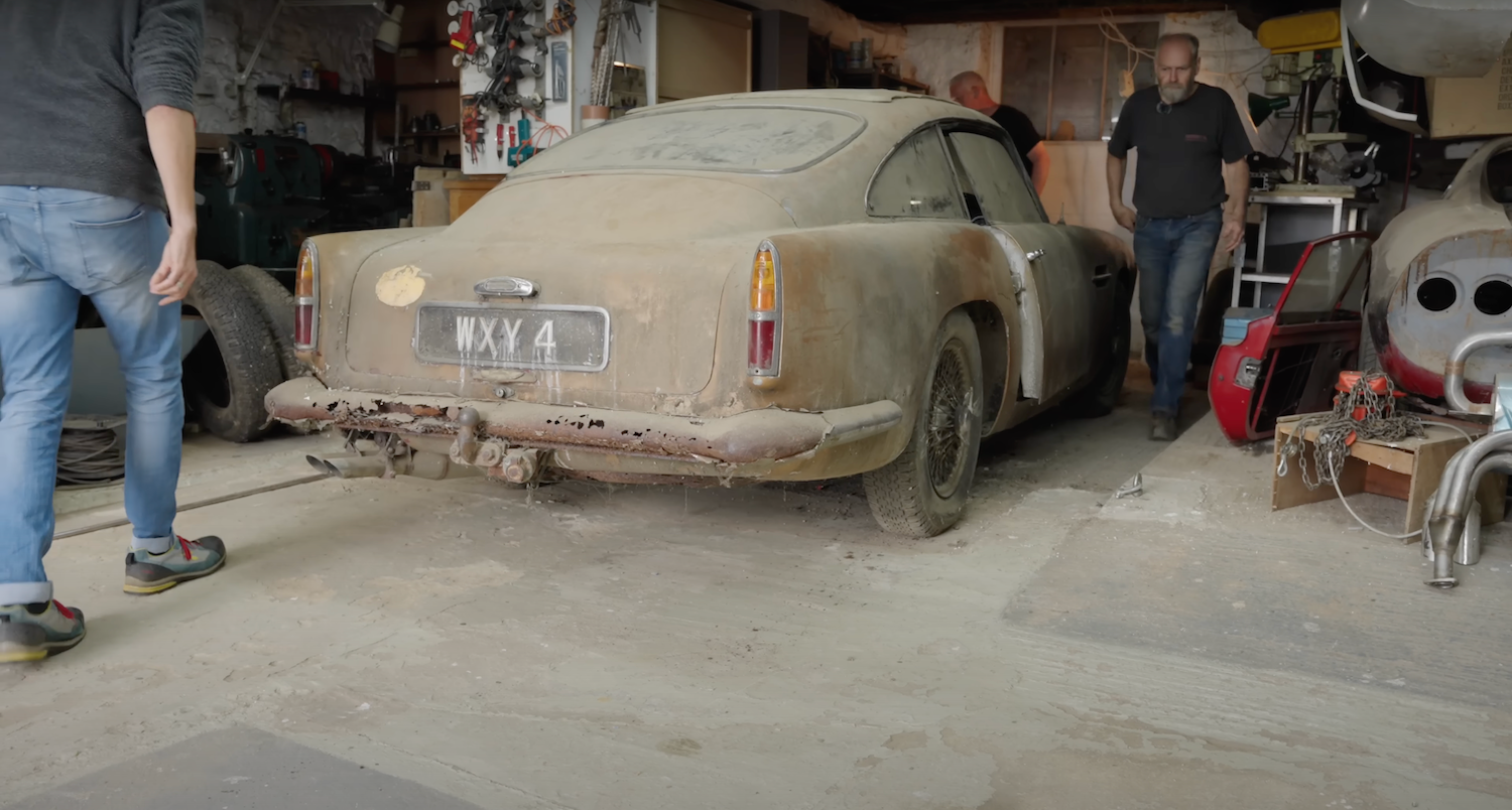 Aston Martin DB4 виявили покинутим у гаражі - фото 1