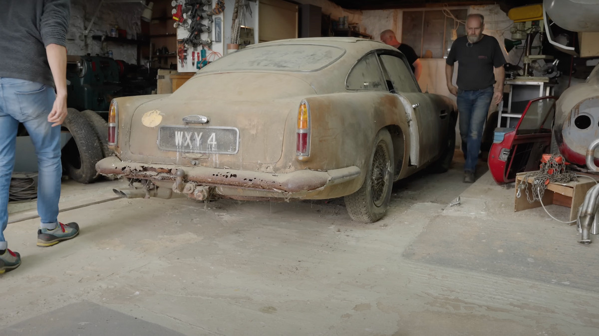 Aston Martin DB4 виявили покинутим у гаражі - фото 1