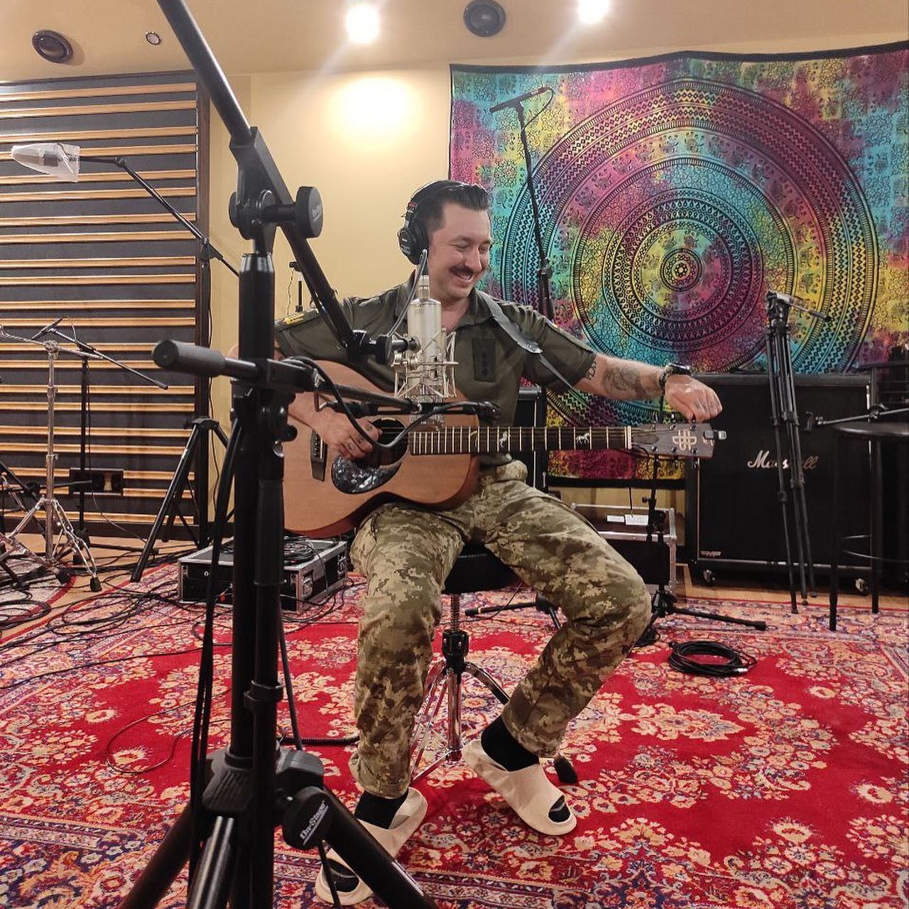 Виконавець Sasha Boole презентував новий трек "Тримаєм Посадку" – слухайте