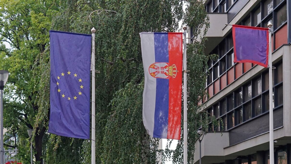 Сербія все частіше надає громадянство росіянам за спрощеними правилами: у ЄС занепокоєні