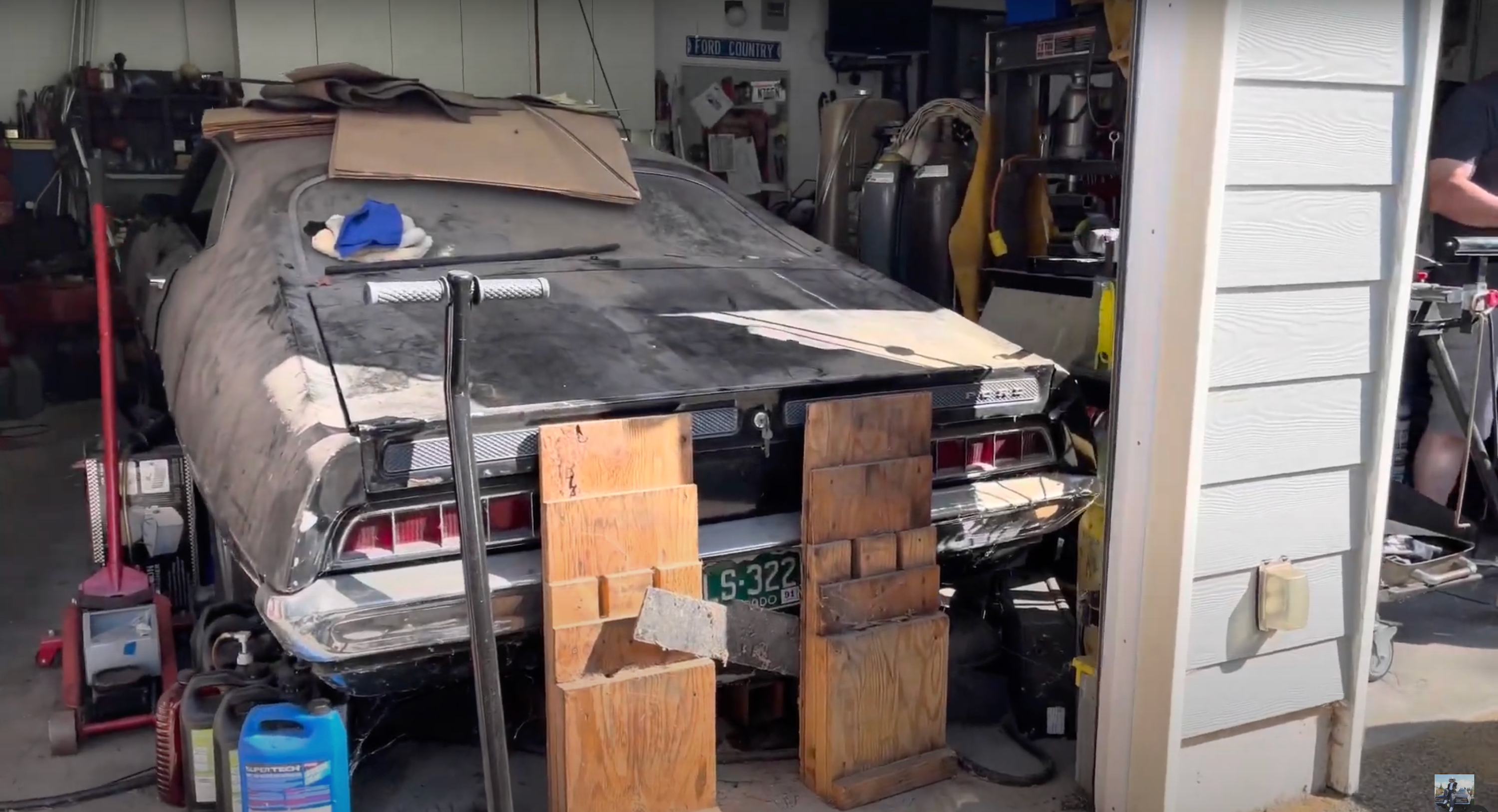 Ford Torino Cobra простояв у гаражі 26 років - фото 1