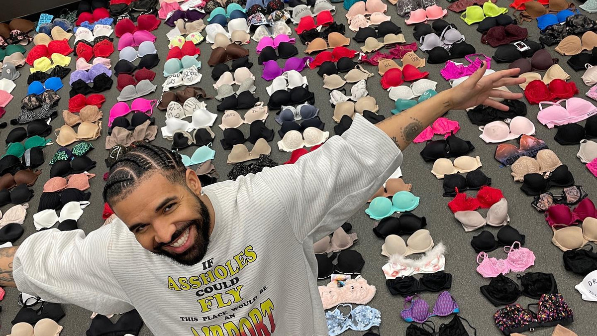 Drake колекціонує бюстгальтери - фото 1