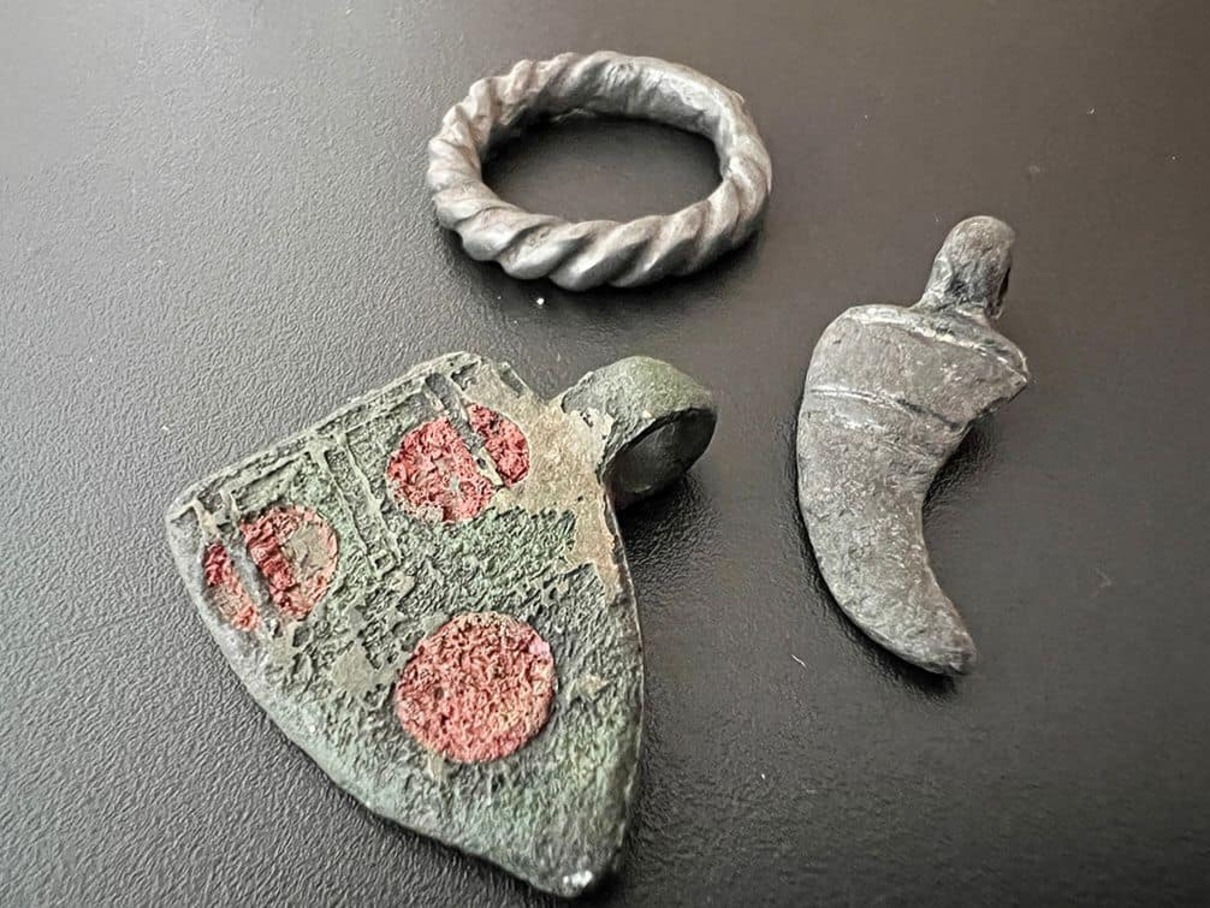 Митники завадили: з України до Нідерландів намагалися вивезти цінні прикраси