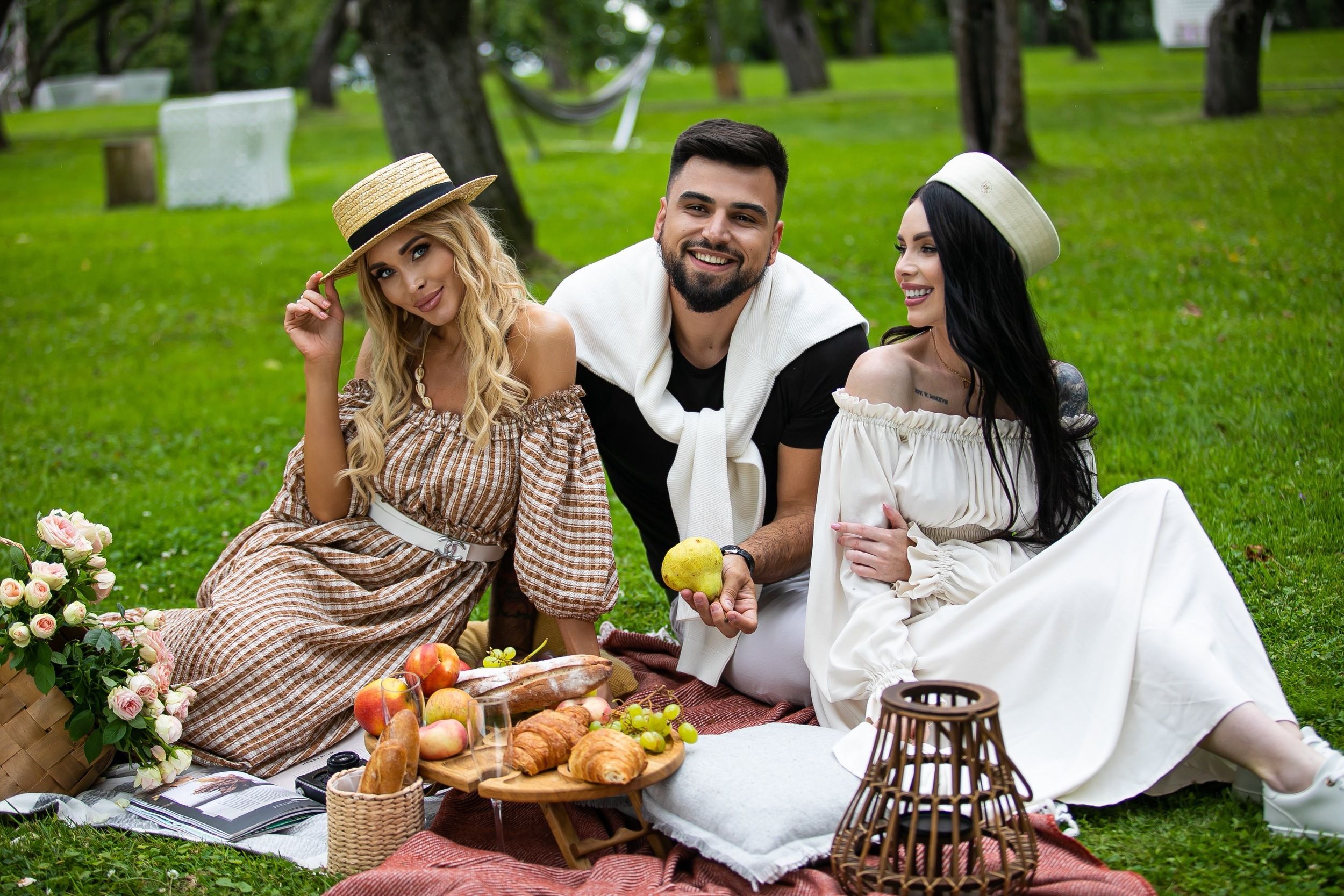 Українські топблогери Пустовіт та Стадник і співачка Андріана розіграли любовний трикутник