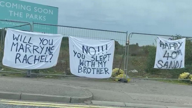 Чоловік у незвичайний спосіб освідчився коханій: романтичний момент зіпсувала відповідь - фото 531173