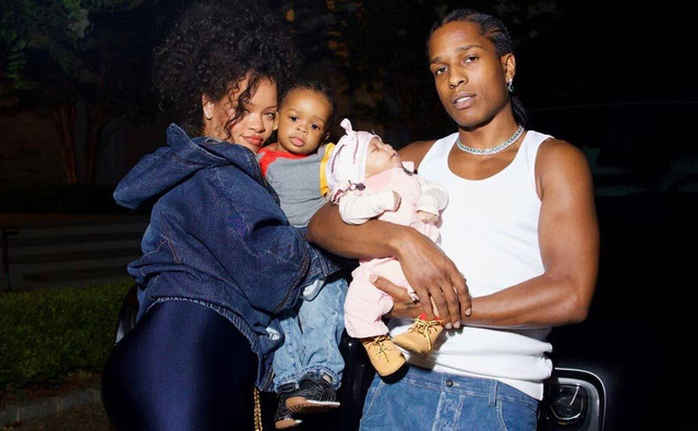 Дуже щаслива матуся: Ріанна показала новонародженого синочка - фото 531287