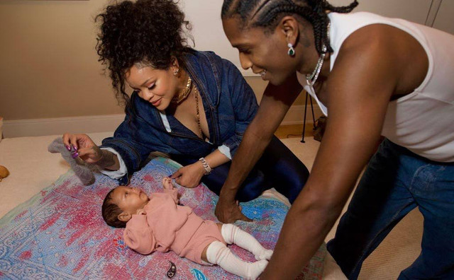 Дуже щаслива матуся: Ріанна показала новонародженого синочка - фото 531290