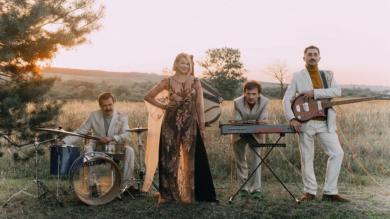 У 1919 році її співав український хор в обробці Леонтовича: KRUTЬ виконала пісню Пряля