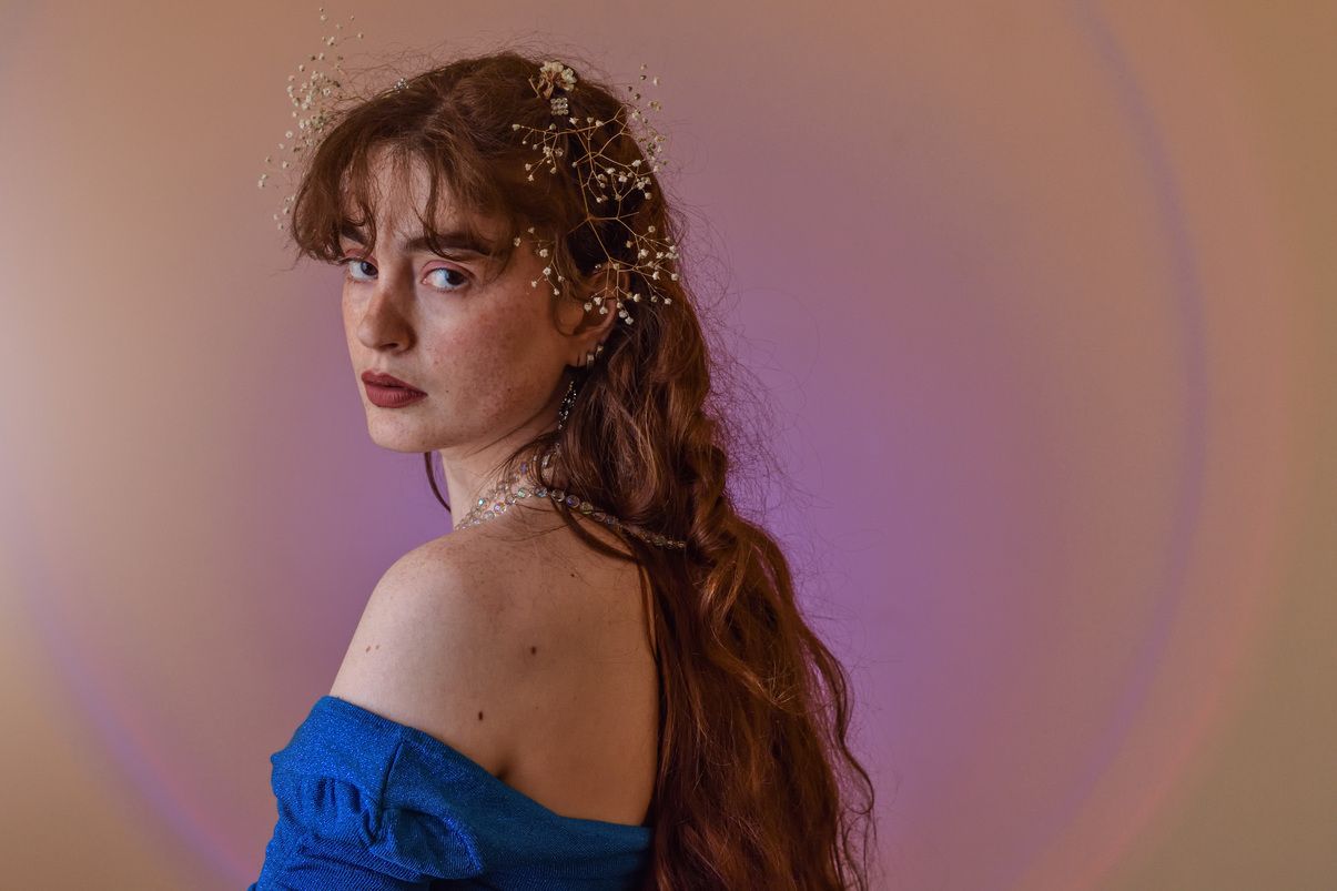 Загадковий світ емоцій та темряви: "Погляд" – новий трек у стилі Dark Pop