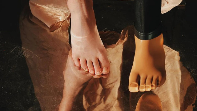 Руслана Данілкіна, котра втратила ногу на війні, знялася у фотосесії для збору на ЗСУ - фото 532023