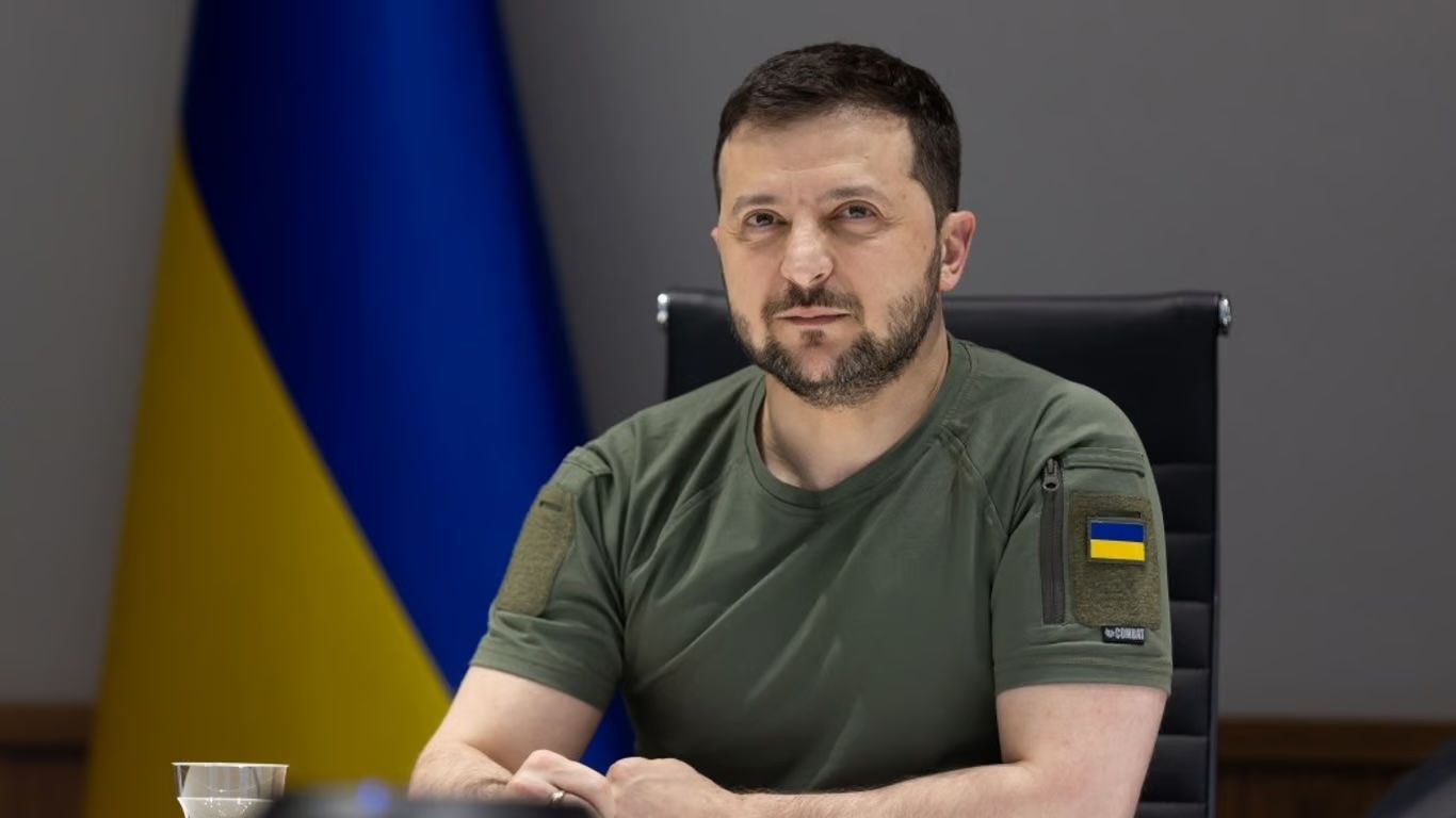 Зеленський підписав важливий закон: зарплати полонених віддаватимуть їхнім сім'ям