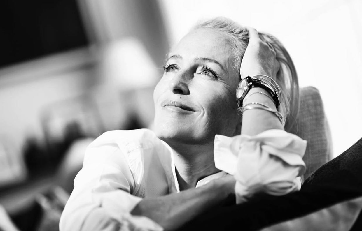 Акторка Джилліан Андерсон закликає допомагати українським дітям – регулярно донатити