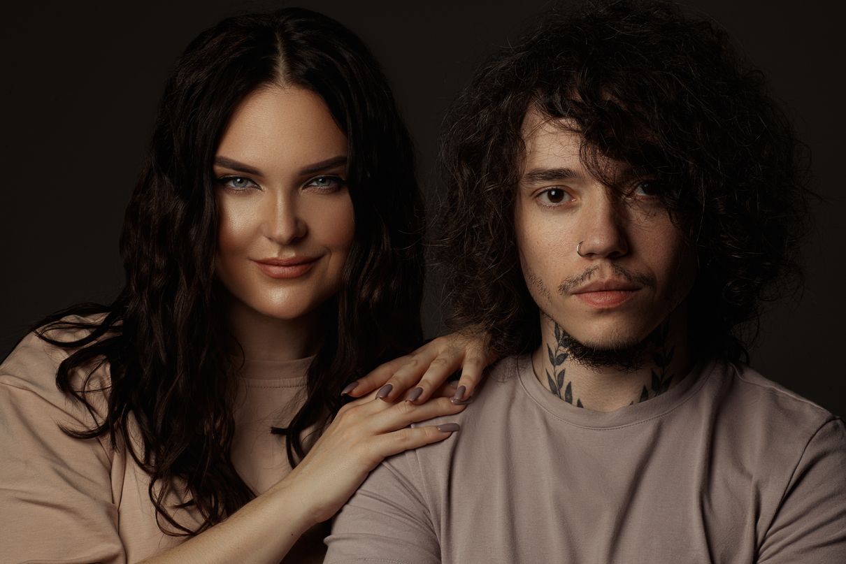 Виконавці YATSUTA і OMUT презентували новий трек "Зшиті"