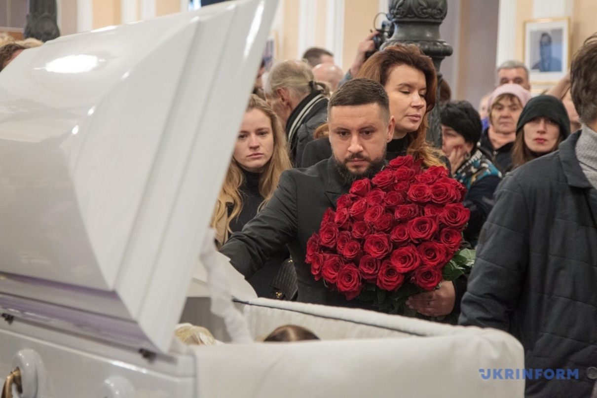 У Києві прощаються з Ніною Матвієнко: молитва від хору імені Верьовки