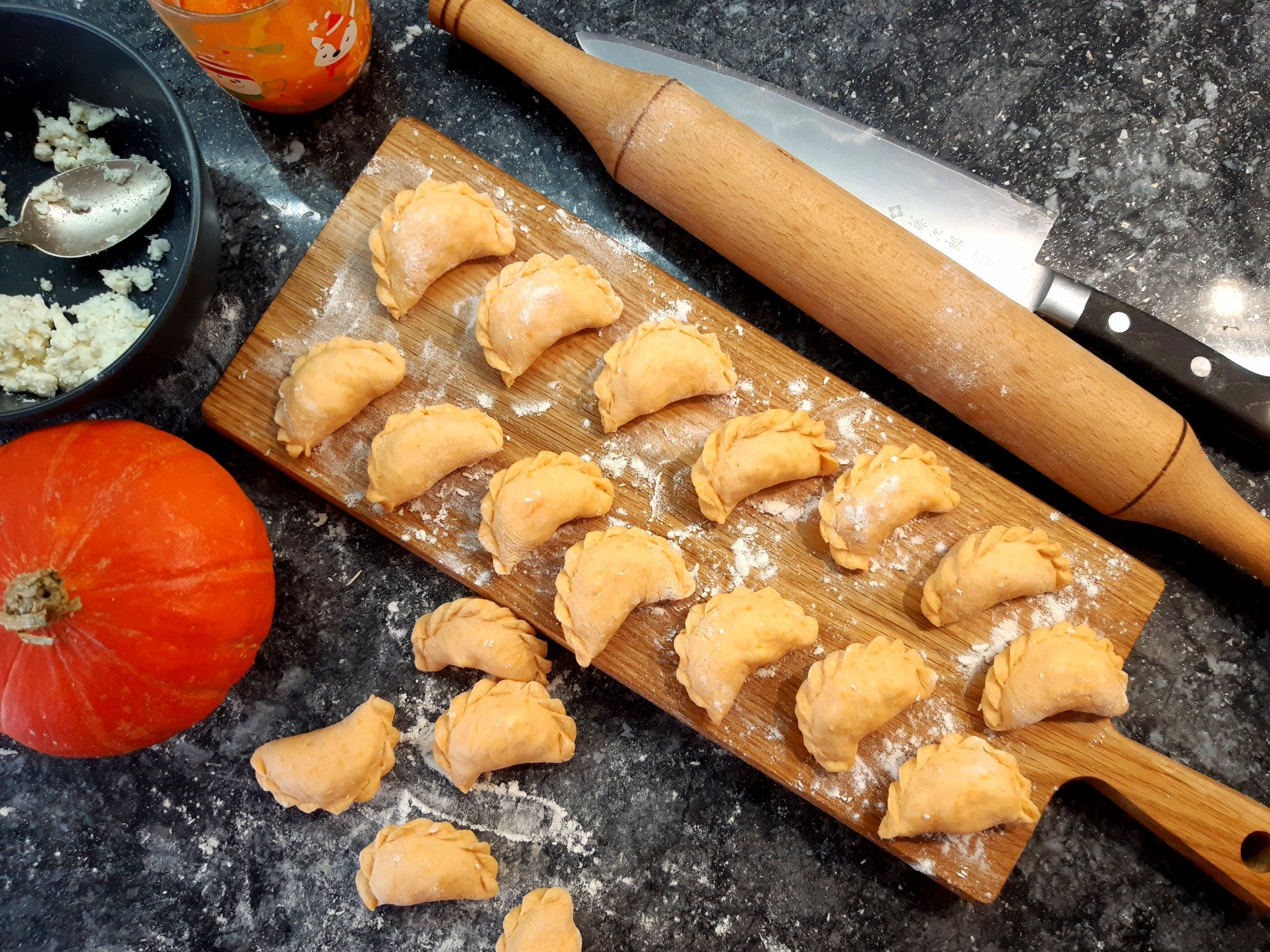 Спробуйте приготувати в неділю ідеальні гарбузові вареники з апельсином