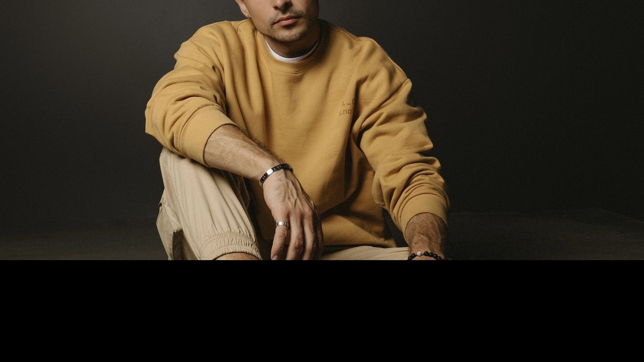 Репер ХАС гине в автокатастрофі у своєму новому кліпі на пісню "Цілуй мене"