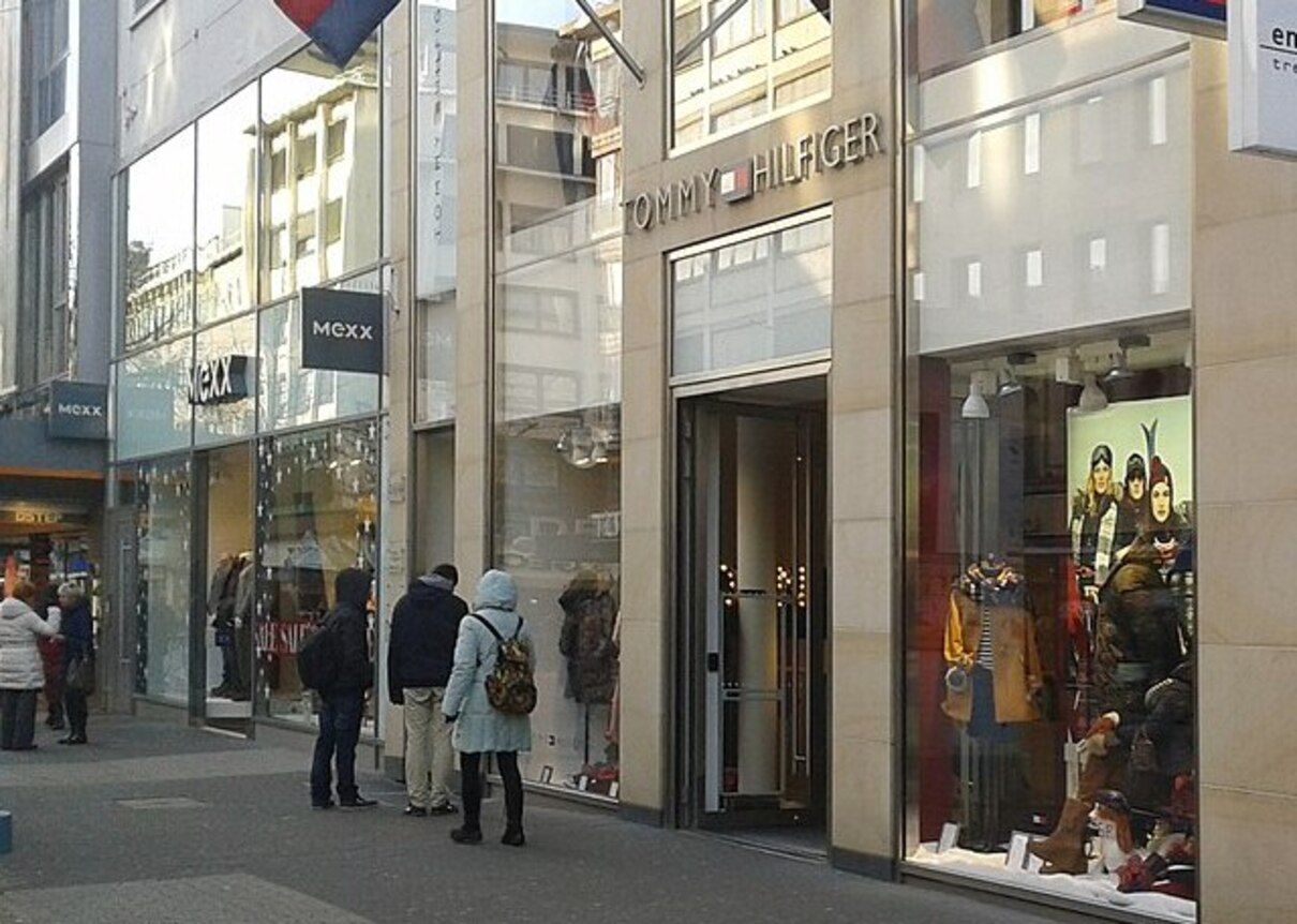 Tommy Hilfiger - фото 1