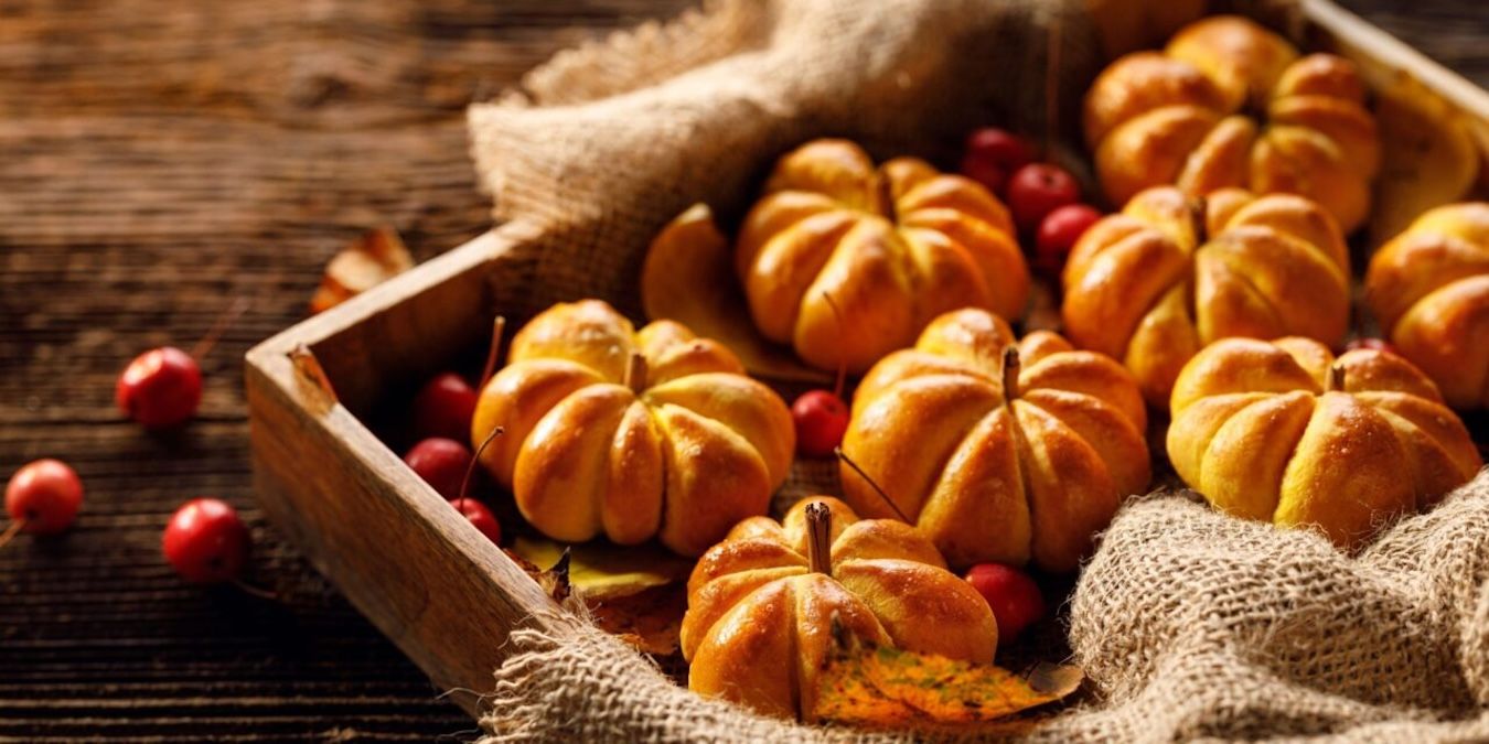 Не лише на Геловін: ловіть рецепт смачнезних булочок-гарбузиків до сніданку