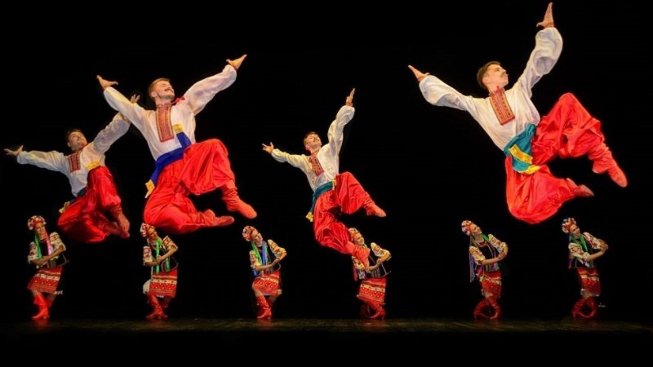 Мережу розірвав Hopak Challenge: користувачі знімають відео, танцюючи гопака